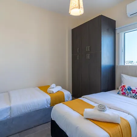 Sapphire's 2-bedroom In דירה *