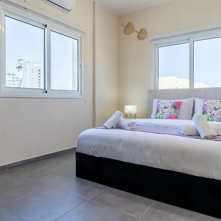 Sapphire's 2-bedroom In דירה *