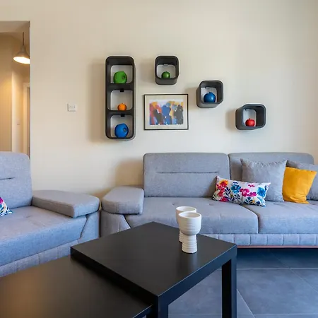 Sapphire's 2-bedroom In דירה לרנקה