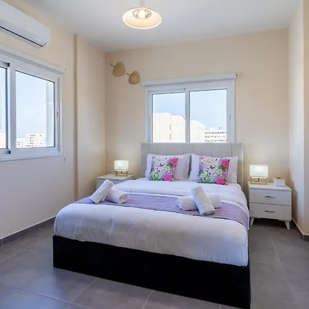 Sapphire's 2-bedroom In דירה לרנקה